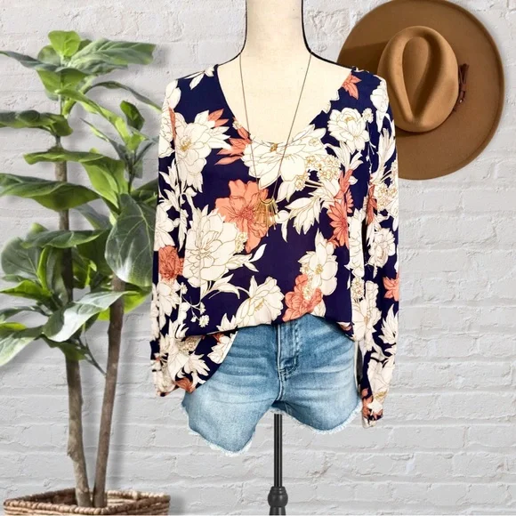 Floral V-Neck Blouse - Picture 2 of 3